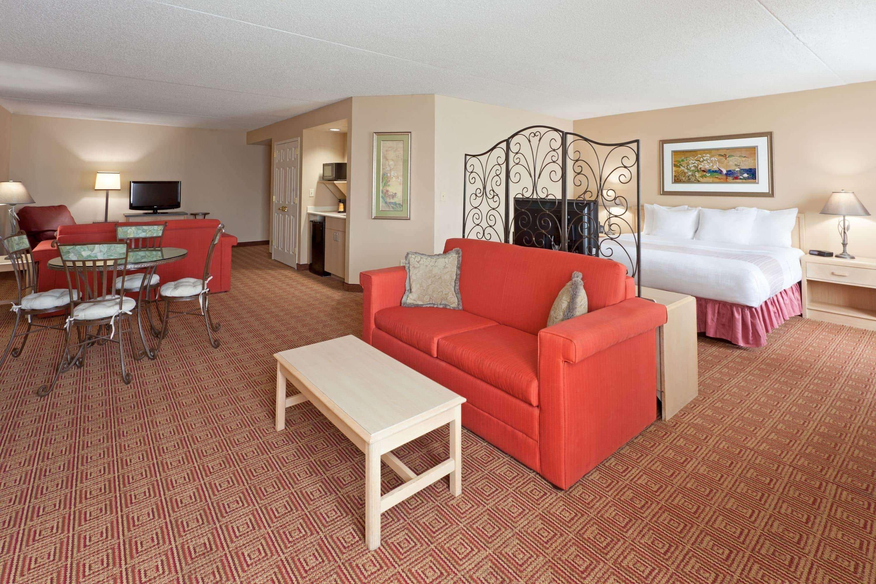 La Quinta By Wyndham Garden City Exterior photo
