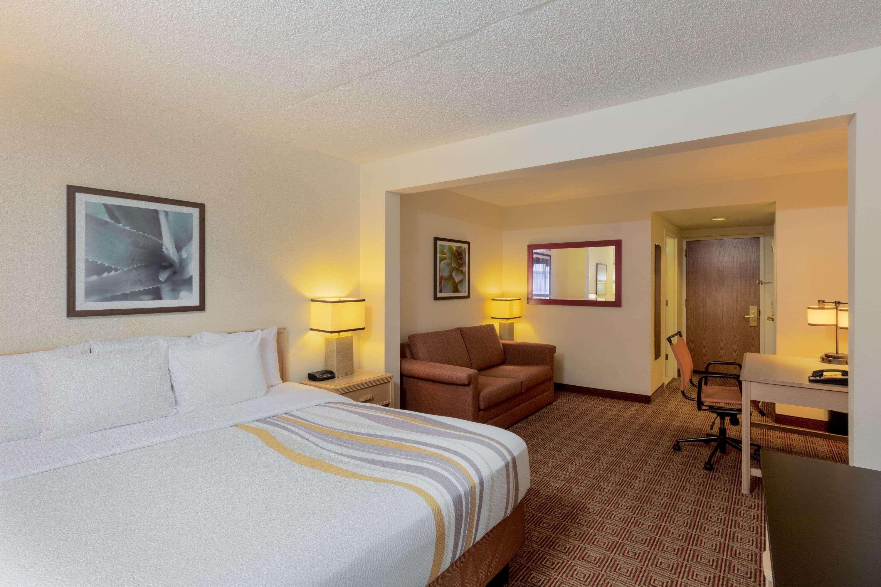 La Quinta By Wyndham Garden City Exterior photo
